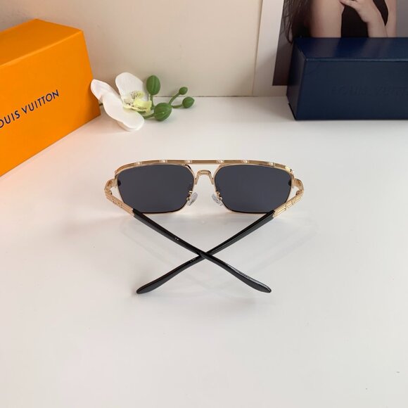 Louis Vuitton Black Wraparound Sunglasses for a Sporty Edge - Picture 6 of 9